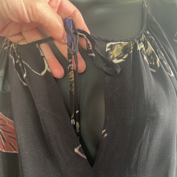 Aritzia Wilfred Nantes Flowy Floral Sleeveless Blouse Size M - Picture 8 of 16